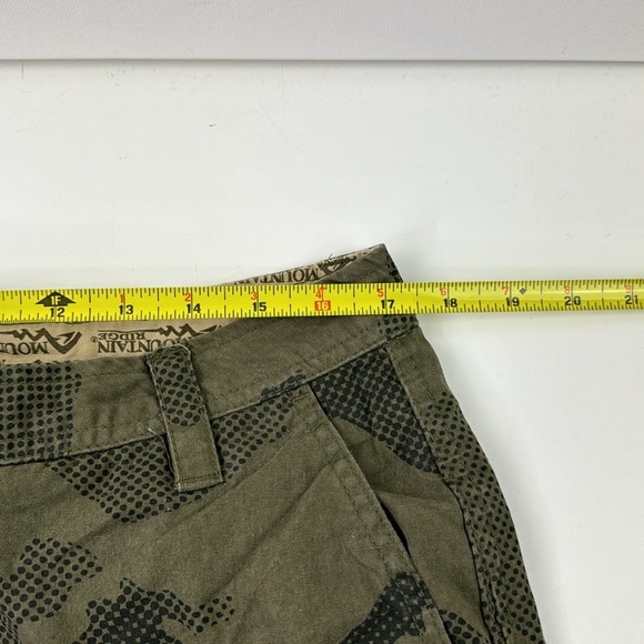 Mountain Ridge Men's  green camouflage shorts size 34 - Picture 7 of 10